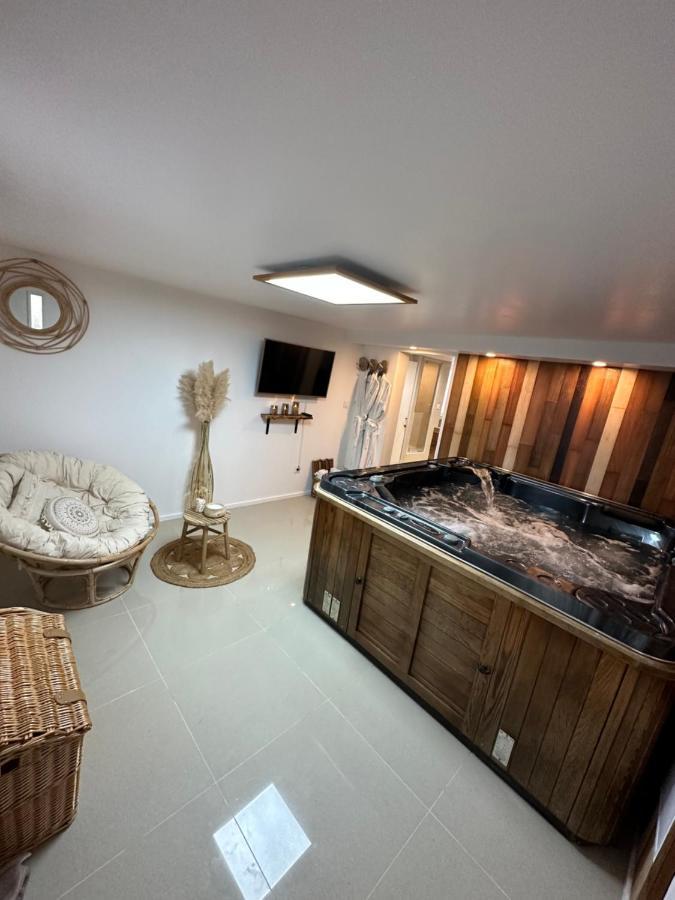 Appartement Jacuzzi Prive Avignone Esterno foto